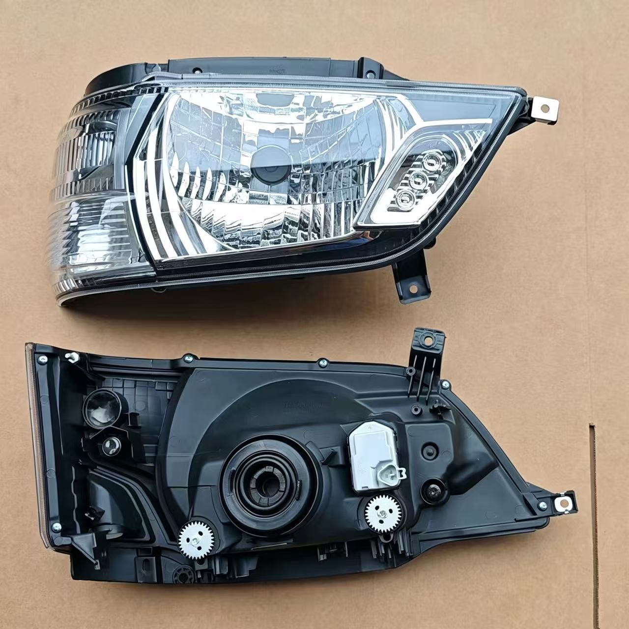 Headlight RHD LH (with Motor) 24V H4 4000 Lm for New Hino 300 Dutro 2012 XZU600R Narrow