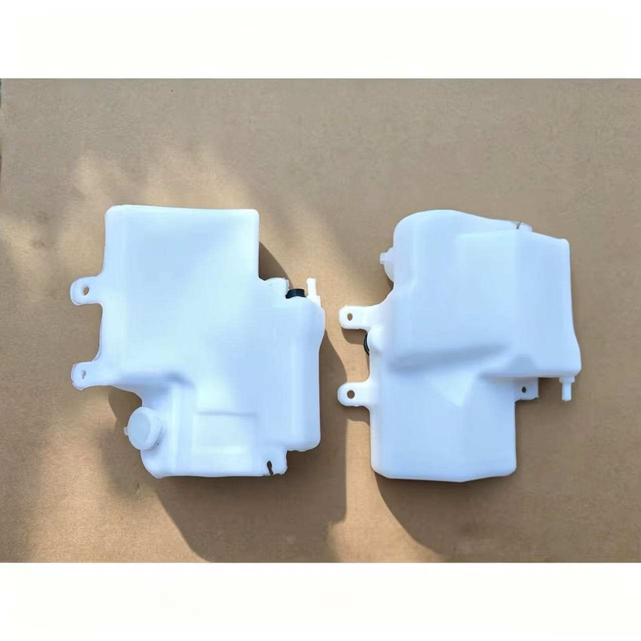 16470-78070 1647078070 Wiper Washer Water Tank for NEW Hino 300 Dutro 2012 XZU600R Narrow Truck Spare Parts