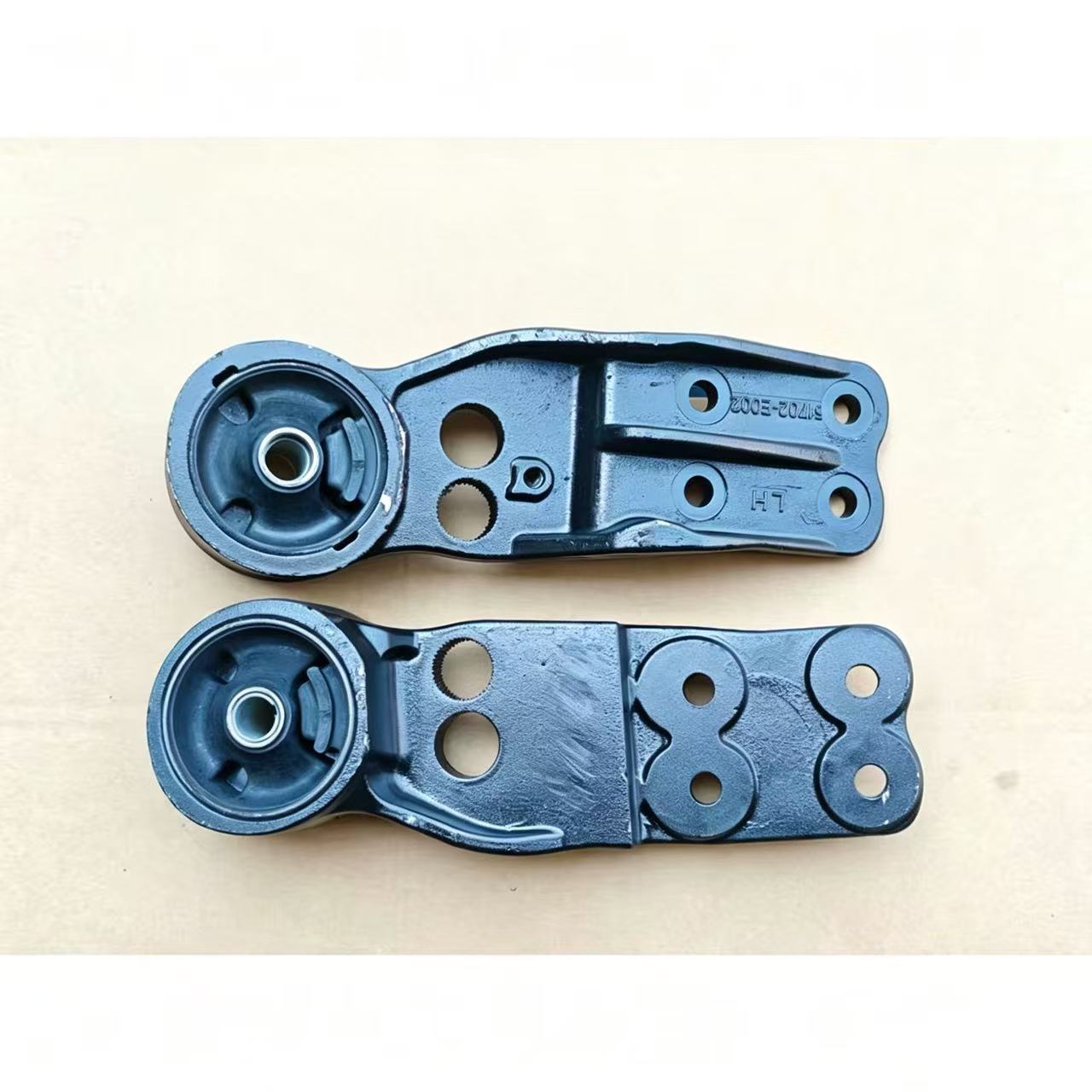 51702-E0020 51702E0020 Tilt Hinge Bracket LH 39*12cm for HINO 500 Truck Spare Parts