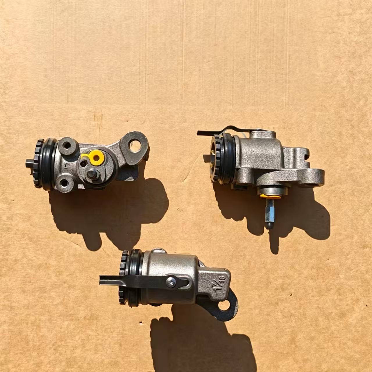 47530-1620 475301620 Front Left Upper Brake Wheel Cylinder New Condition Plastic Material for HINO 500 Truck Body Spare Parts