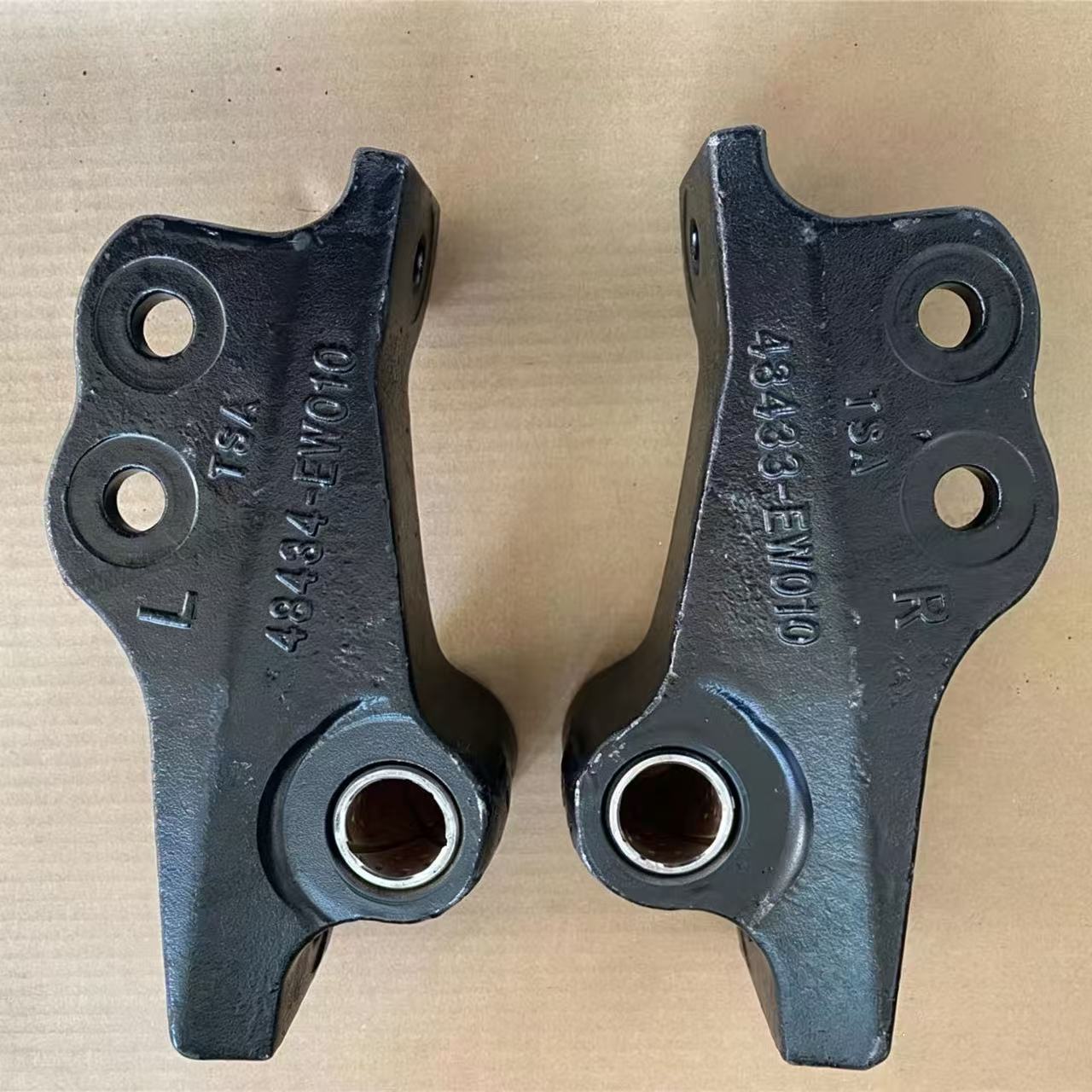 New 48433-EW010 48434-EW010 48433EW010 48434EW010 Spring Bracket for Hino Mega 500 Truck Spare Parts ABS Material