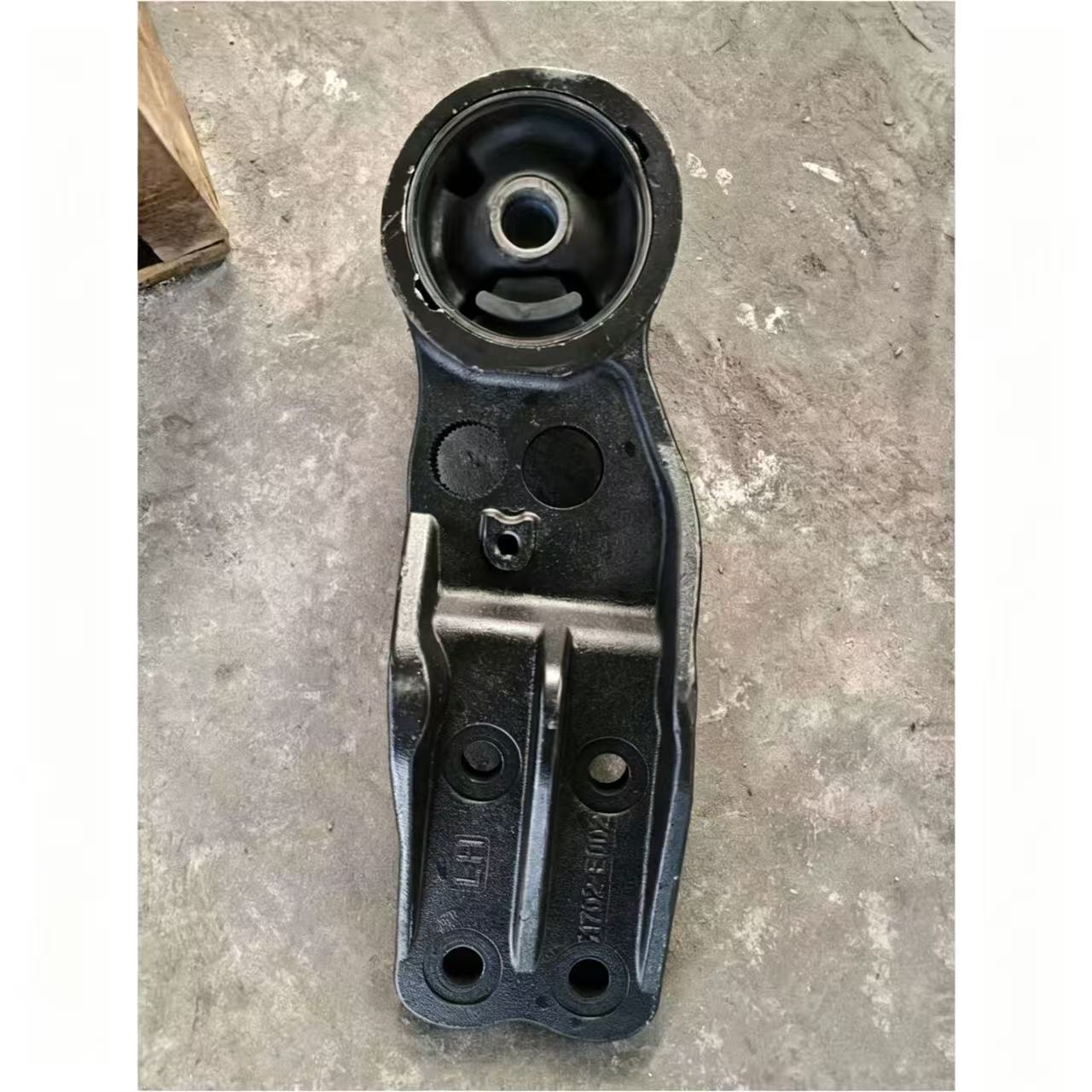 New 51702-e0020 51702e0020 Tilt Hinge Bracket LH 43*12.5cm ABS Material for HINO FL8 FG8 Truck Spare Parts
