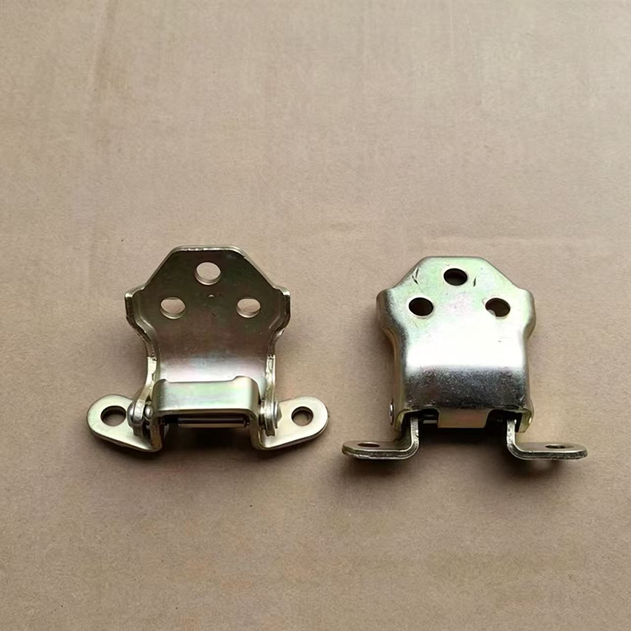 69270-1070 69270-1310 69280-1080 692701070 692701310 692801080 New HINO 500 Truck Body Spare Parts Door Hinge LH=RH