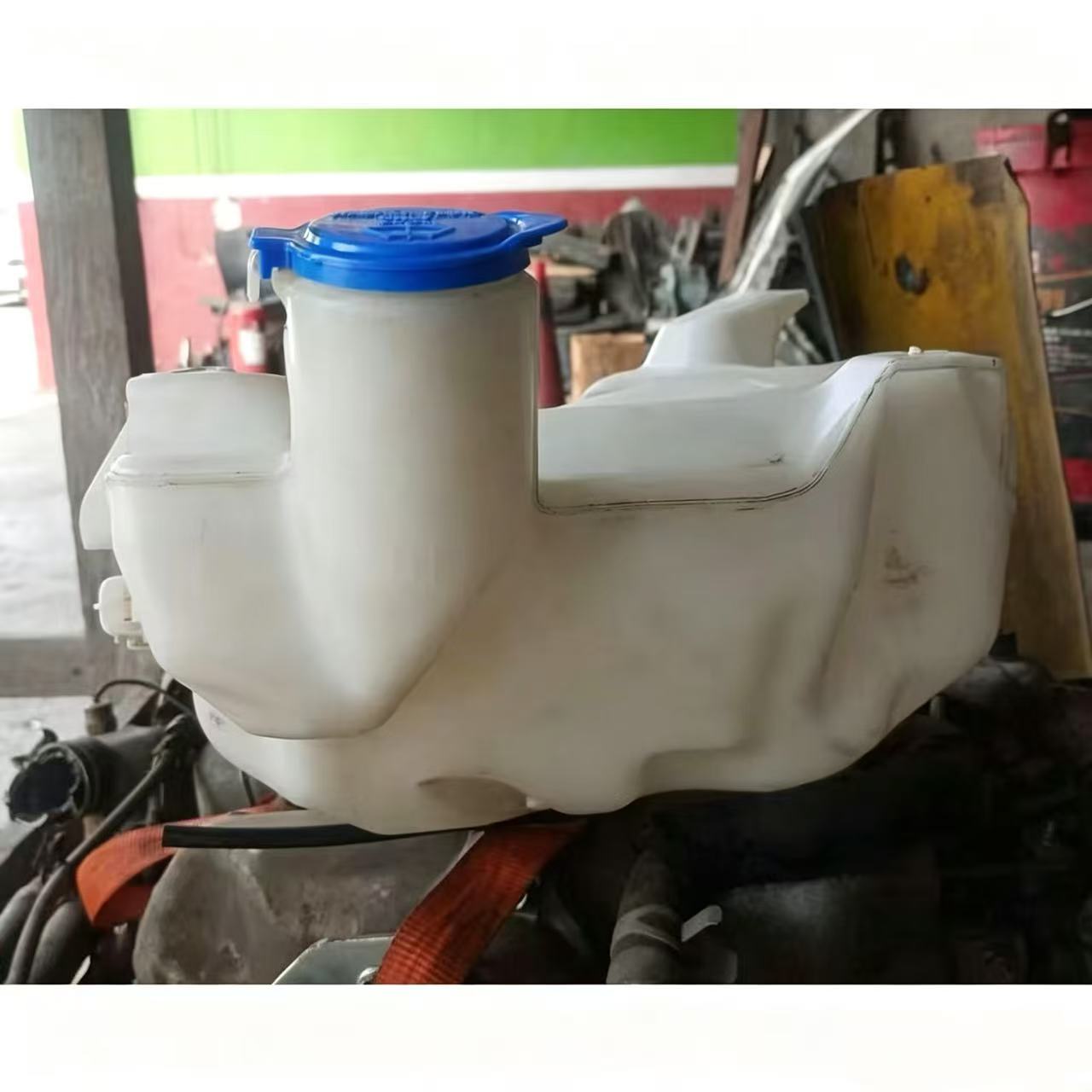 New Hino Victor 500 Truck Spare Body Parts Water Tank Made of Plastic