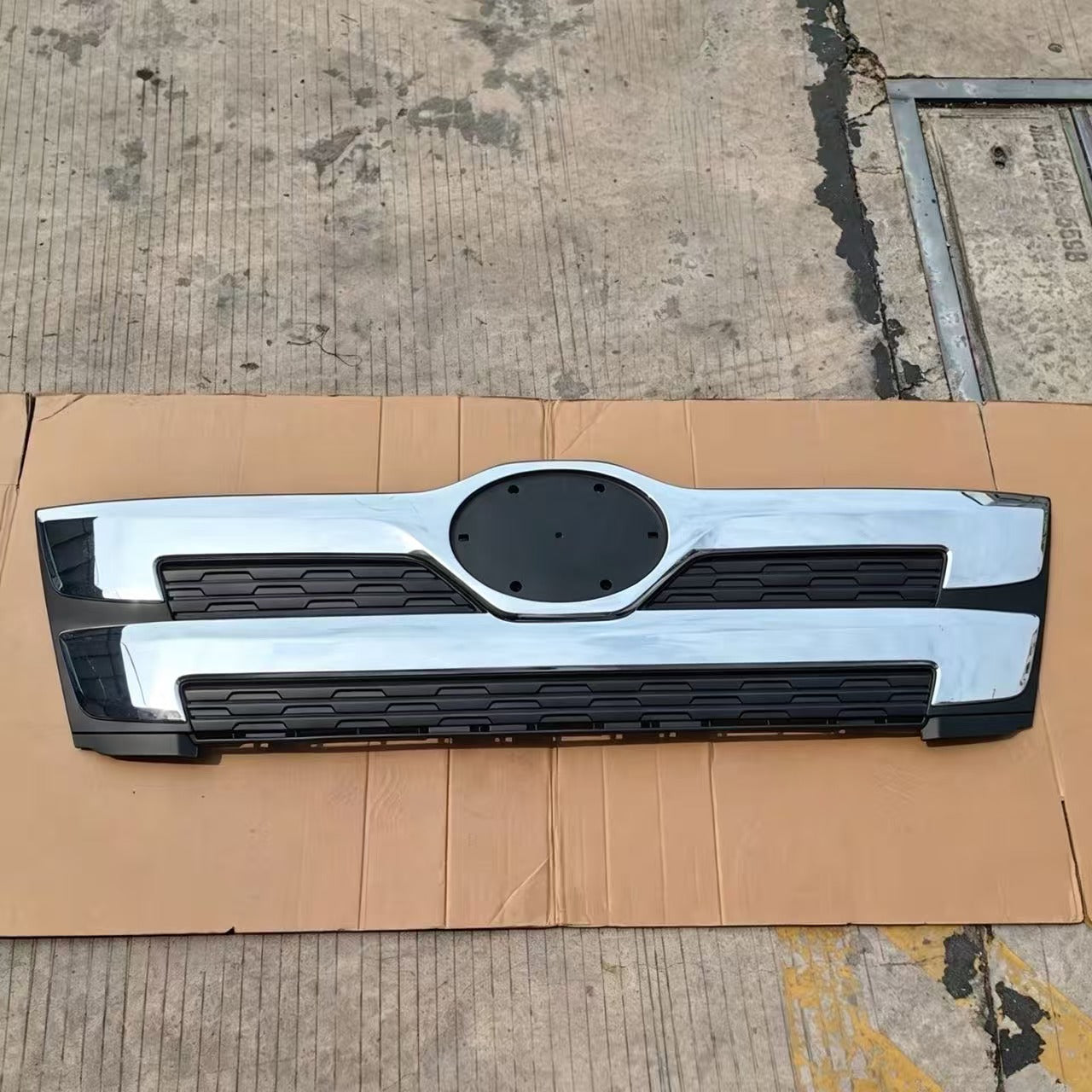 Chrome Grille (Narrow)158cm for New Hino 500  Truck Body Spare Parts