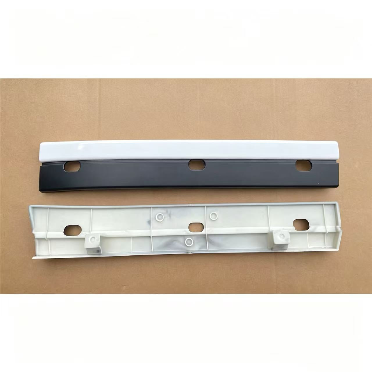 Head Lamp Garnish RH for ISUZU DECA320 DECA270 FSR FTR Truck Spare Parts
