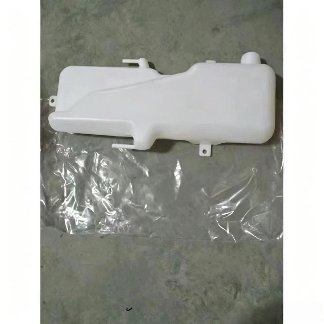 1-21480078-0 1214800780 Water Tank for ISUZU ROCKY195 ROCKY175 Truck Spare Parts