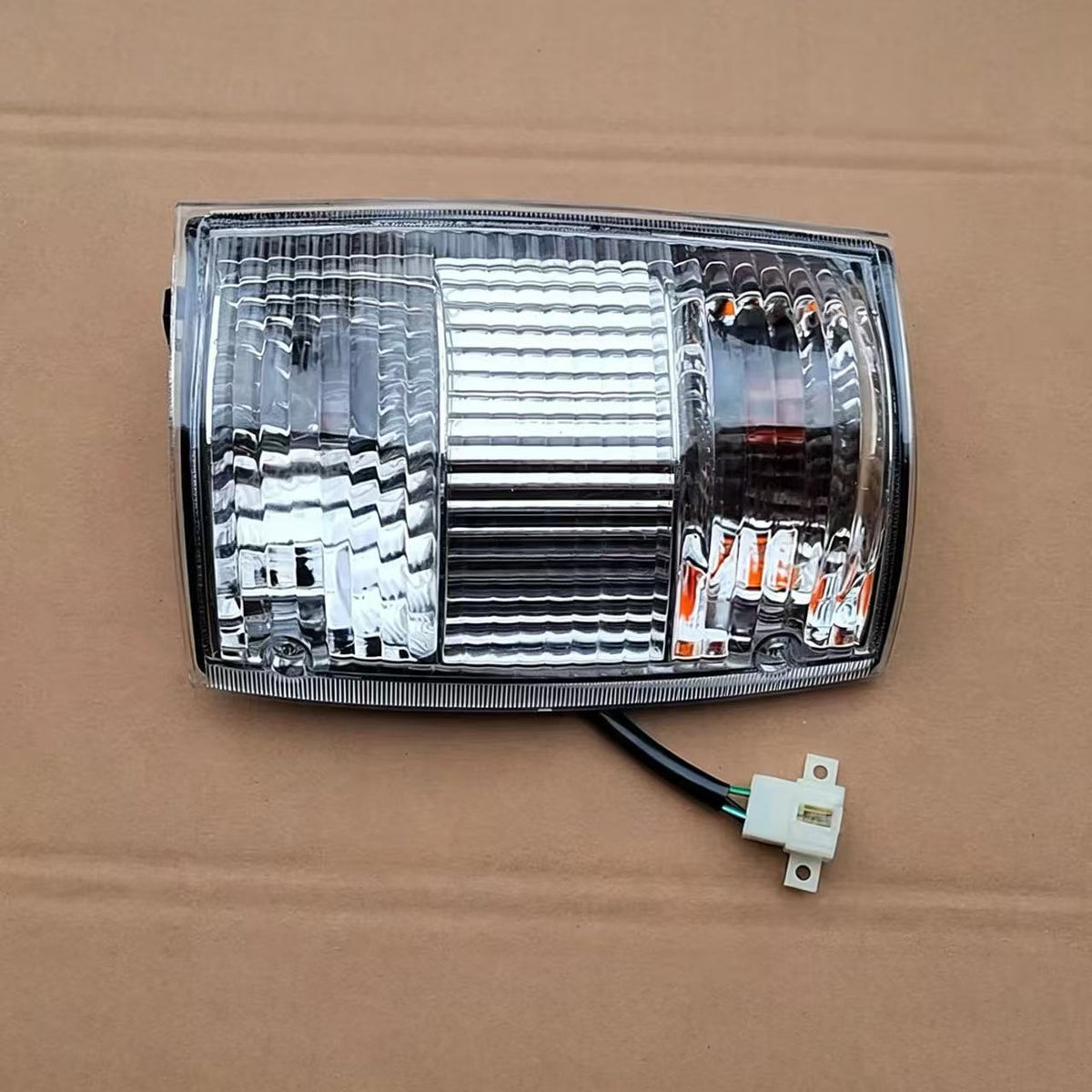 Side Lamp White RH for ISUZU NPR 120 100P Truck Spare Body Parts
