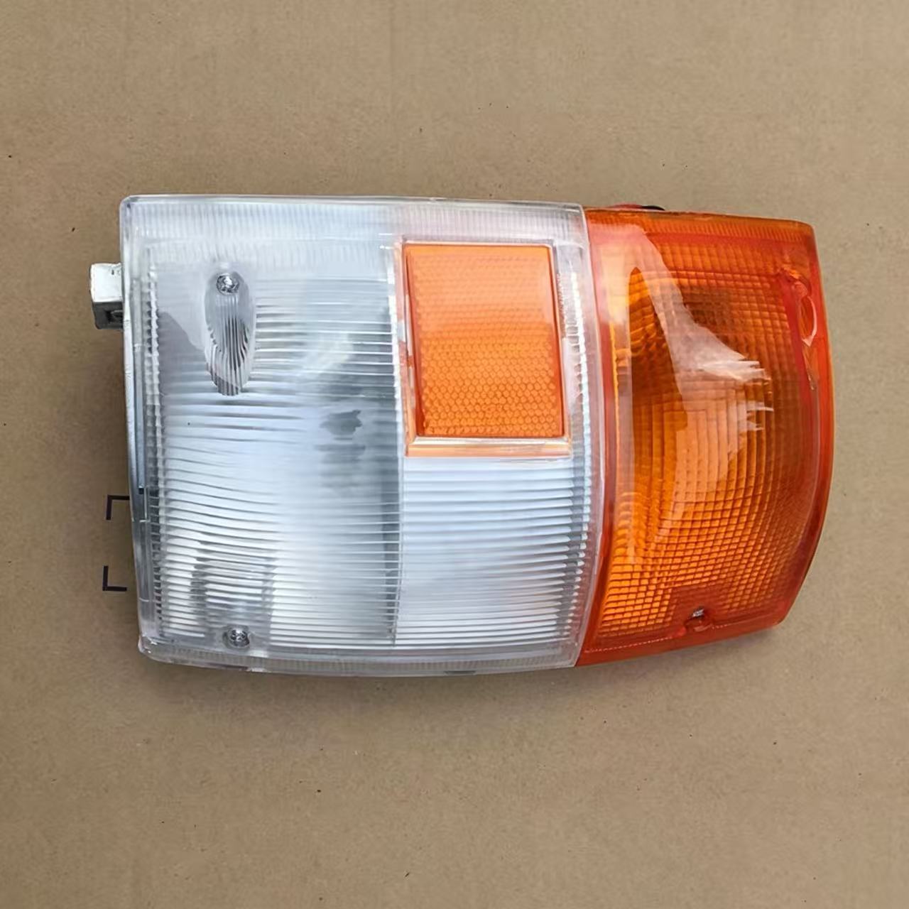 Corner Lamp Yellow and White RH for ISUZU NPR 120 100P Truck Spare Body Parts