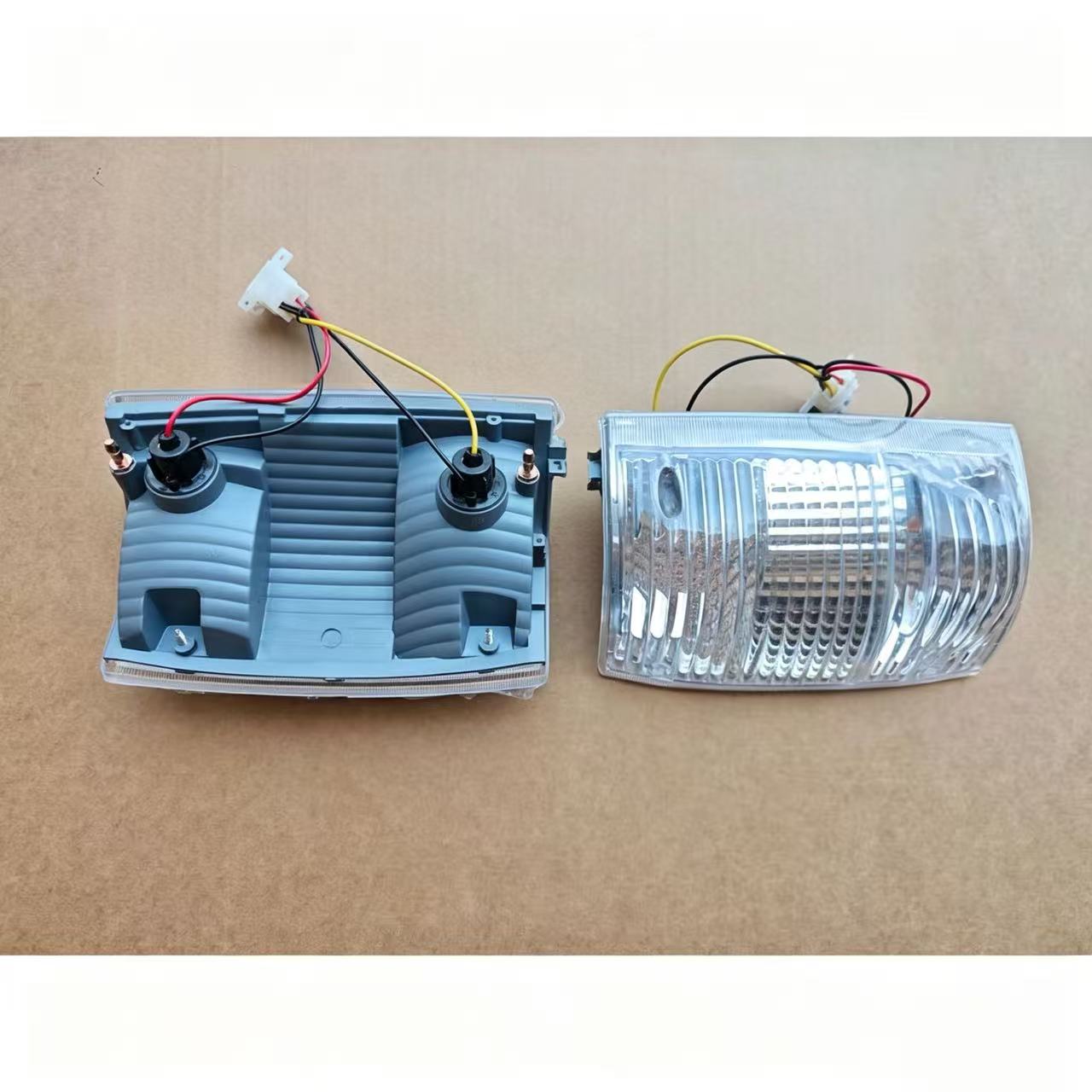 Corner Lamp RH (W) for ISUZU NPR 120 100P Truck Spare Body Parts