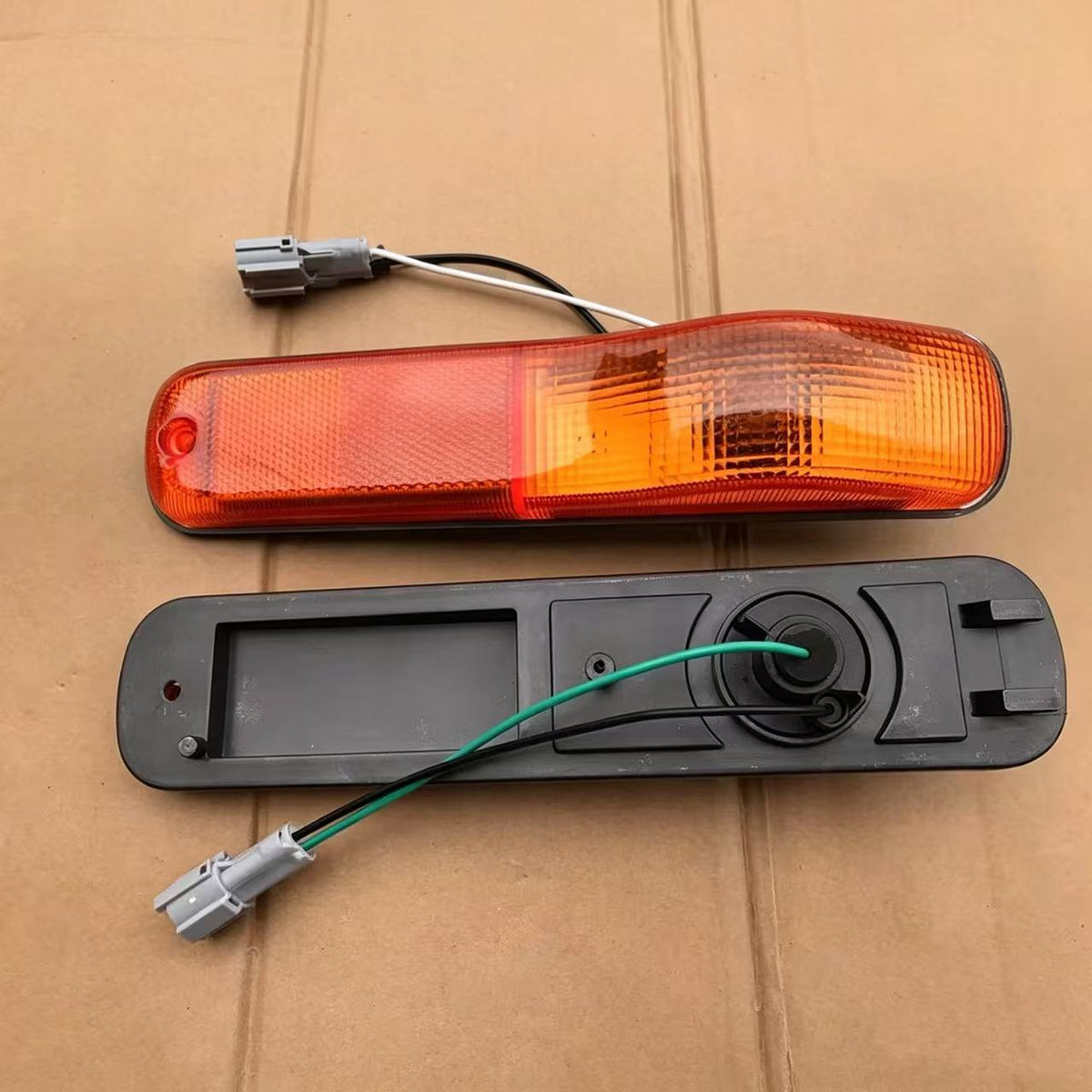Side Lamp Yellow LH for ISUZU DECA320 DECA270 FSR FTR Truck Spare Body Parts