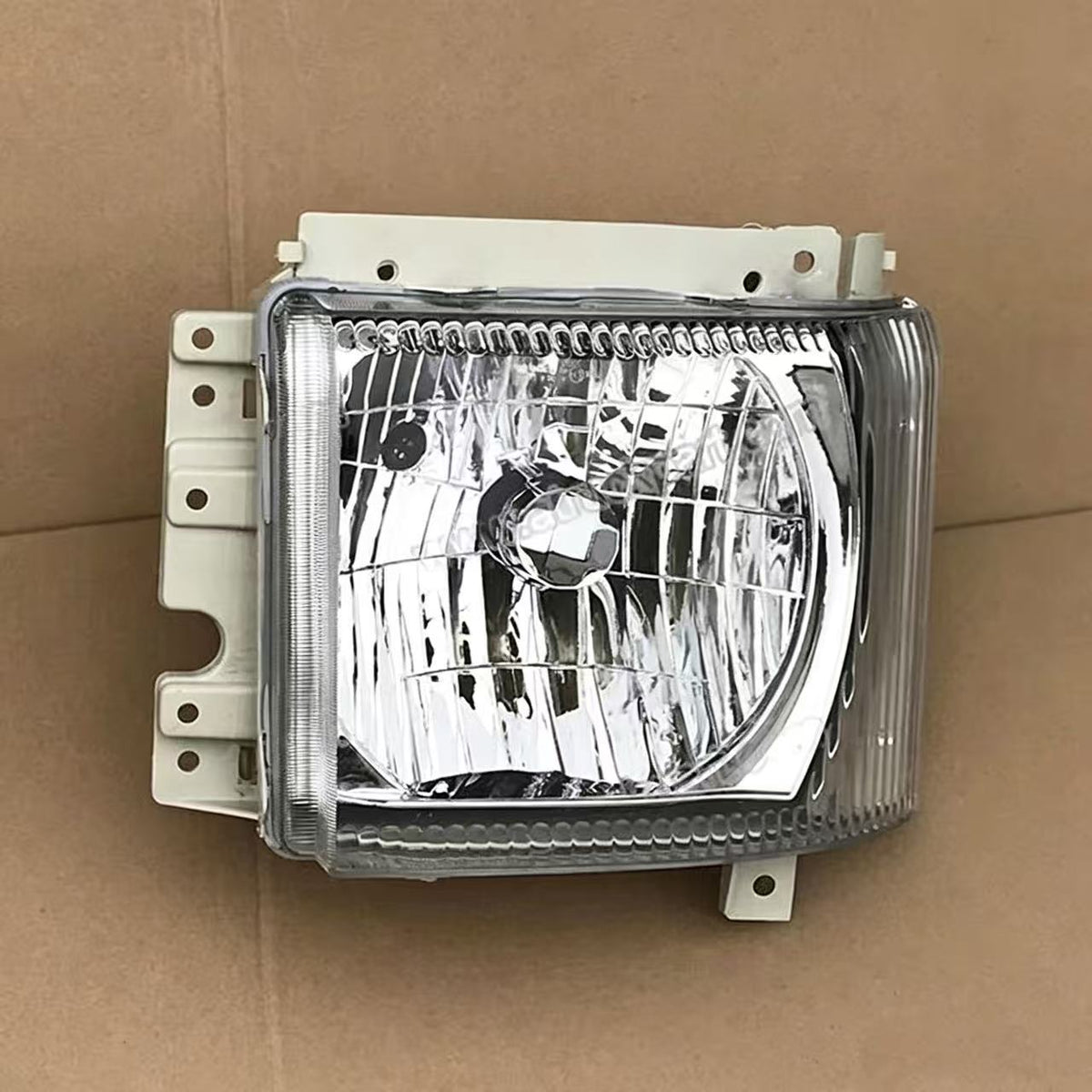 Head Lamp RH LHD (Middle) for ISUZU NPR 150 NQR 175 NMR 130 NLR 130 700P Truck Spare Body Parts