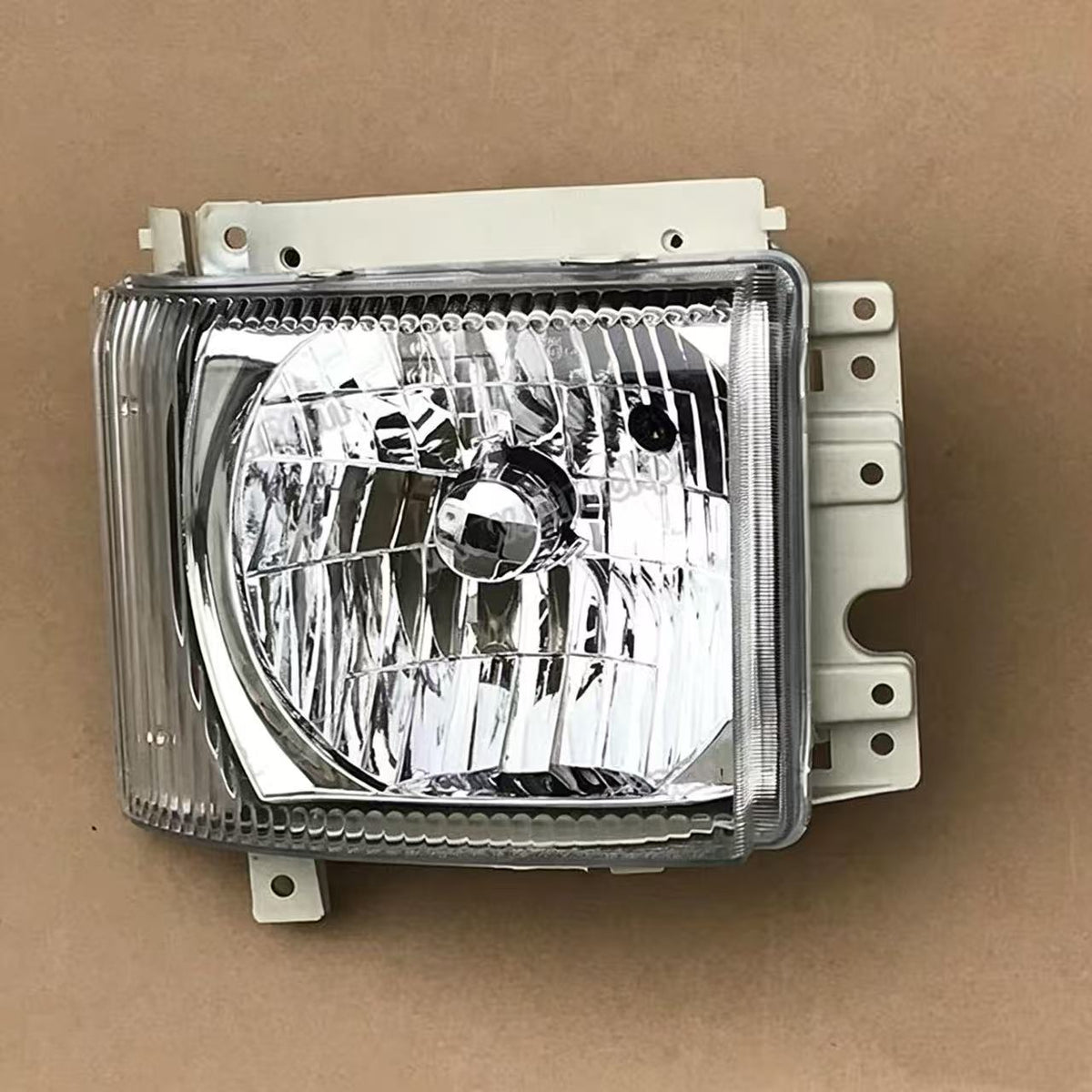 Head Lamp LH LHD (Middle) for ISUZU NPR 150 NQR 175 NMR 130 NLR 130 700P Truck Spare Body Parts