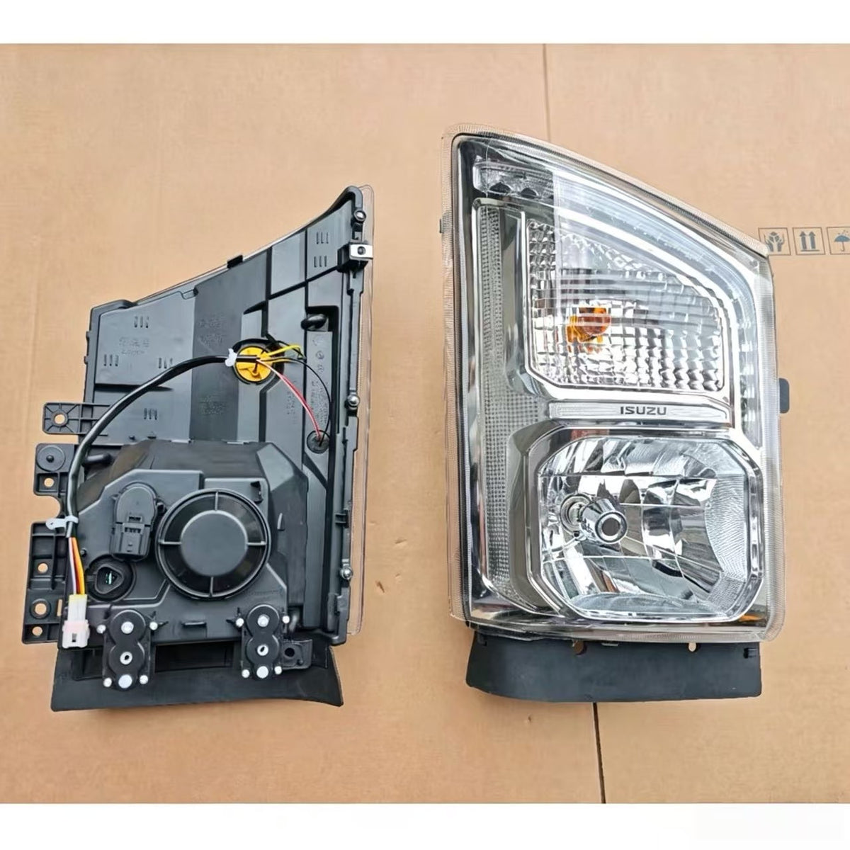 Headlamp RH for ISUZU NPR 150 NQR 175 NMR 130 NLR 130 700P Truck Spare Body Parts