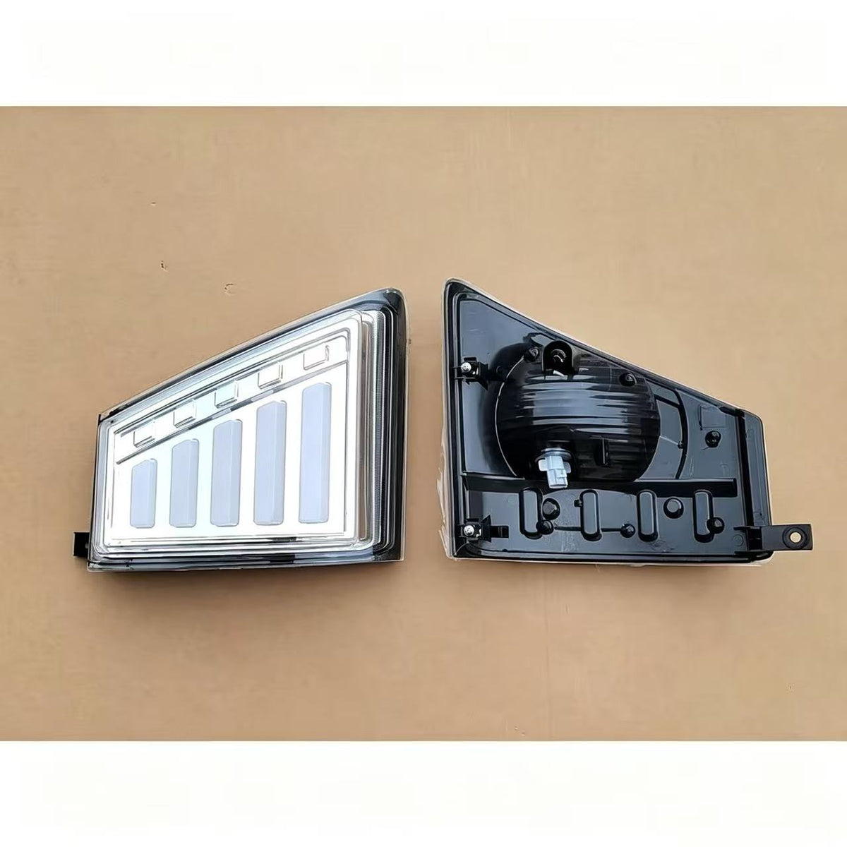 ISUZU NPR 150 NQR 175 NMR 130 NLR 130 700P Truck Spare Body Parts New White LED Corner Lamp LH Made of Plastic