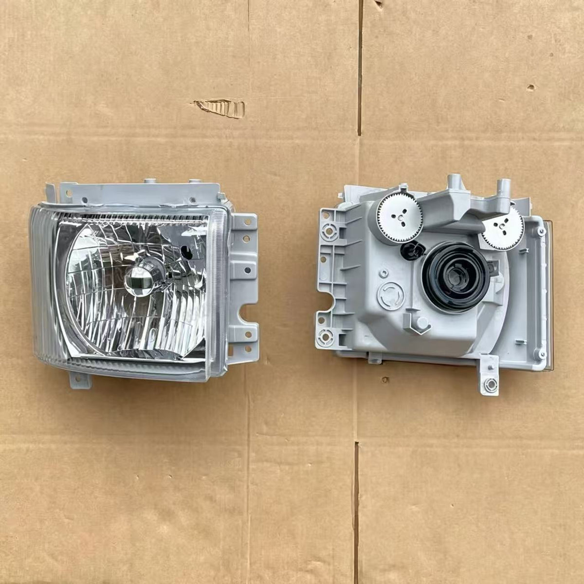 Headlamp RHD RH Manul (High) for ISUZU NPR 150 NQR 175 NMR 130 NLR 130 700P Truck Spare Body Parts