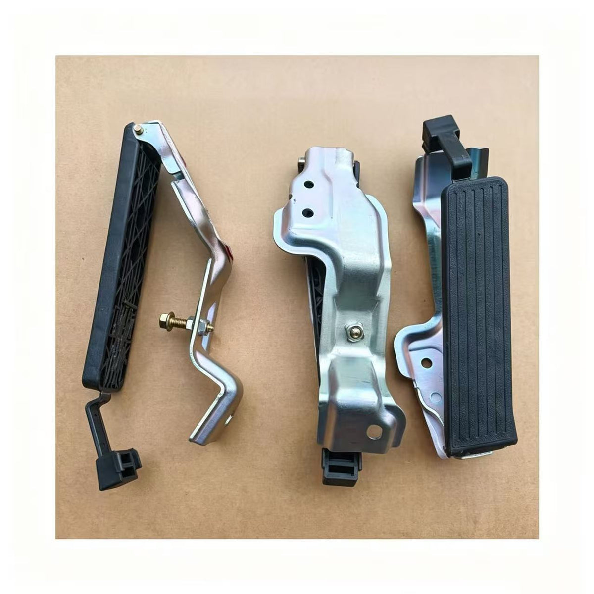 8980067141 8-98006714-3 8980067143 Accelerator Pedal for ISUZU NPR 150 NQR 175 NMR 130 NLR 130 700P Truck Spare Body Parts