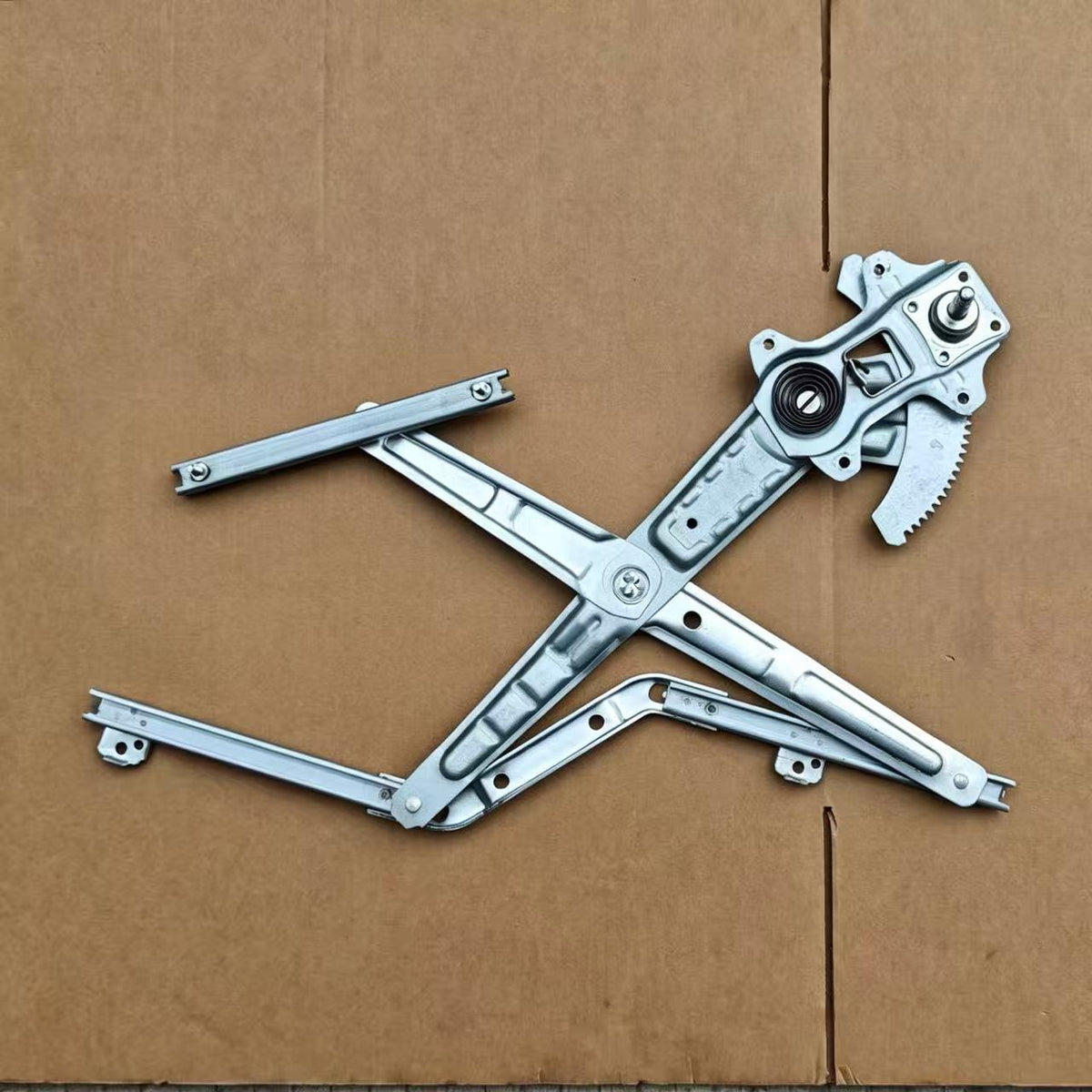 Window Regulator Without Motor for ISUZU NPR 150 NQR 175 NMR 130 NLR 130 700P Truck Spare Body Parts