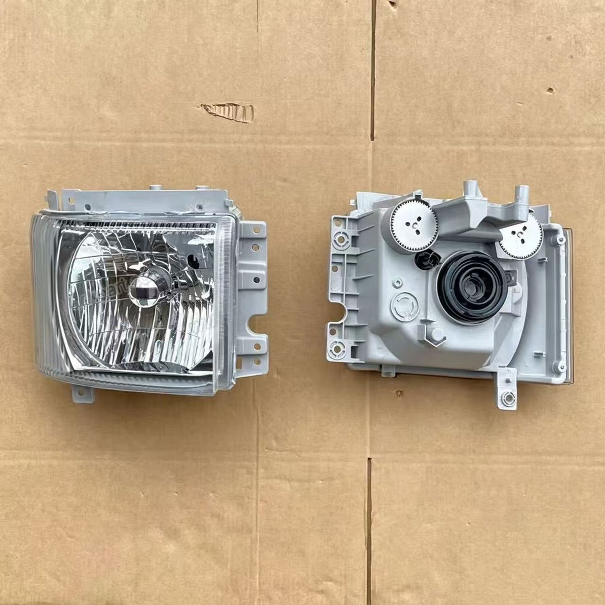 Headlamp RHD LH Manual (High) for ISUZU NPR 150 NQR 175 NMR 130 NLR 130 700P Truck Spare Body Parts