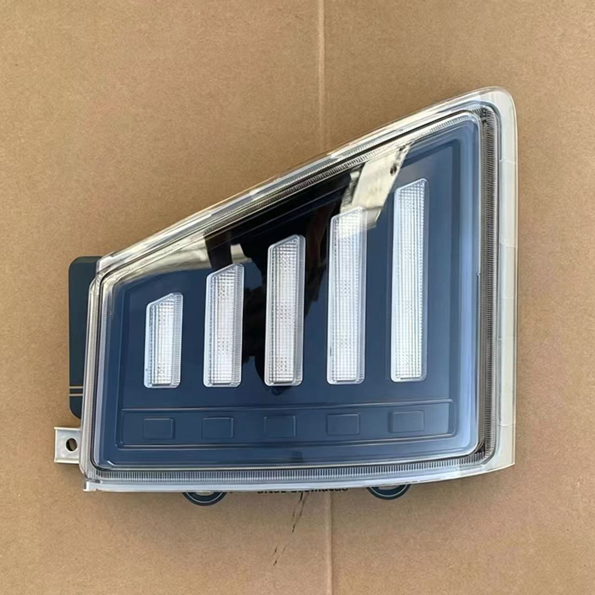 ISUZU NPR 150 NQR 175 NMR 130 NLR 130 700P Truck LED Corner Lamp White New Condition Plastic Body Spare Parts