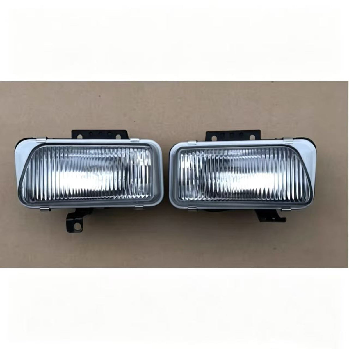 Fog Lamp LH RH for ISUZU NPR 150 NQR 175 NMR 130 NLR 130 700P Truck Spare Body Parts