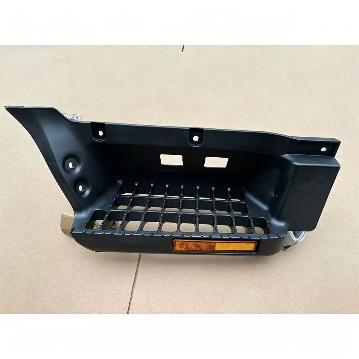 STEP PADEL RH for ISUZU NPR 150 NQR 175 NMR 130 NLR 130 700P Truck Spare Body Parts