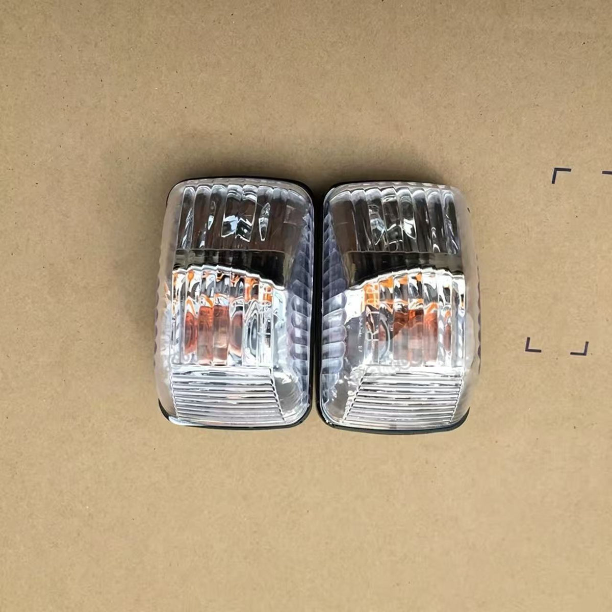 Side Door Lamp for ISUZU NPR 150 NQR 175 NMR 130 NLR 130 700P Truck Spare Body Parts
