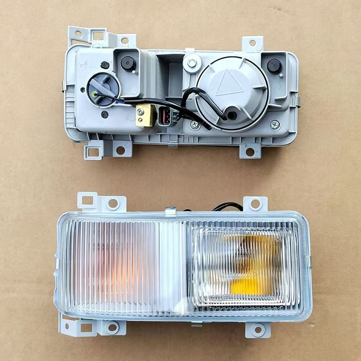MC932216 Fog Lamp LH for FUSO Super Great F380 FP510 35TONS 21TONS Truck Spare Parts
