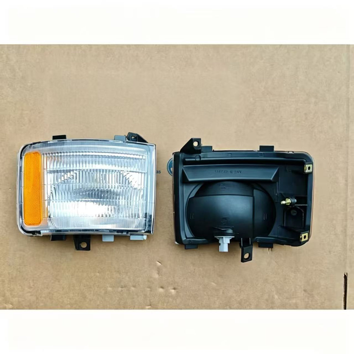 MC964332 Corner Lamp RH for FUSO Super Great F380 FP510 35TONS 21TONS Truck Spare Parts
