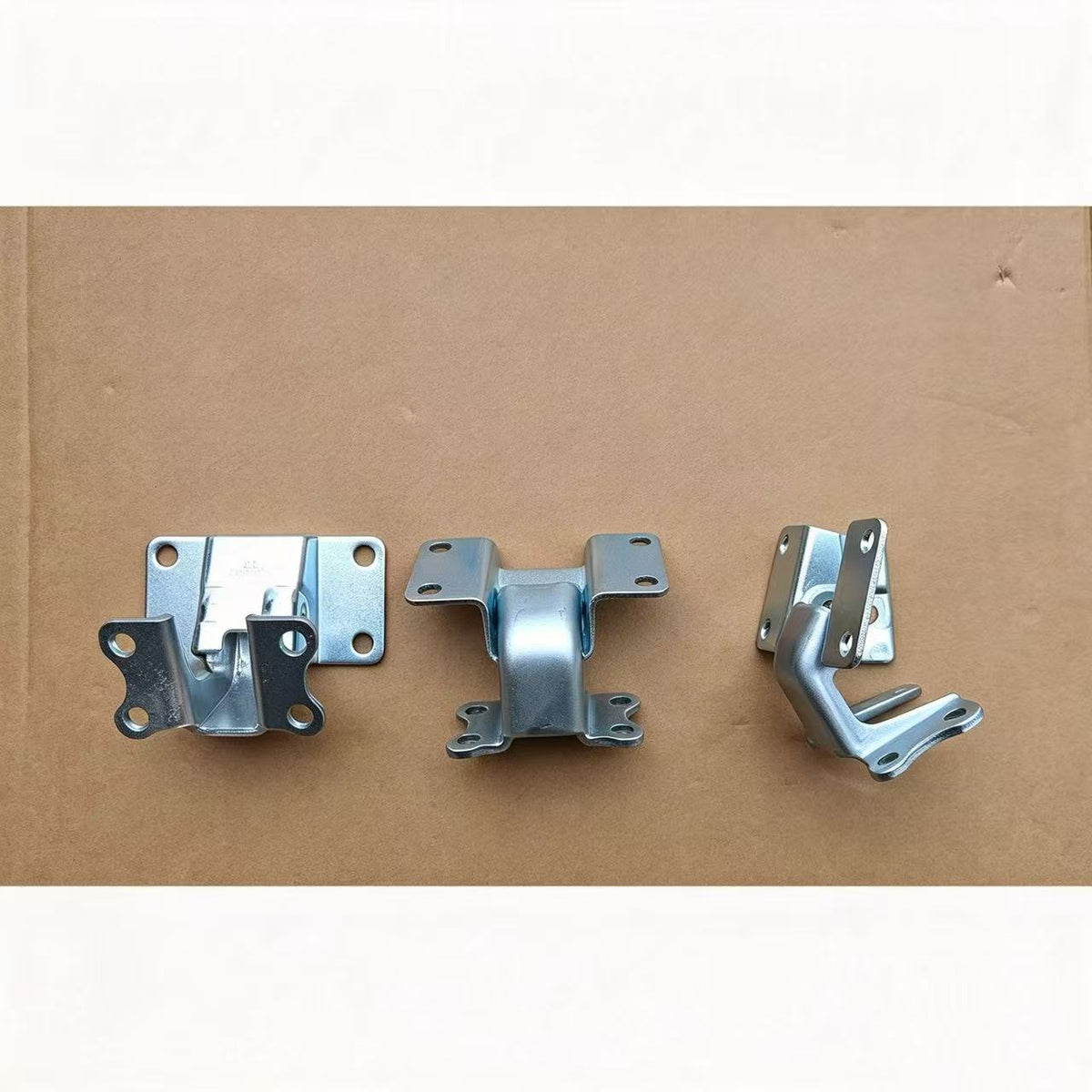 New Condition MC992100 Door Hinge Plastic Spare Parts for FUSO Super Great F380 FP510 Truck for Canter Model