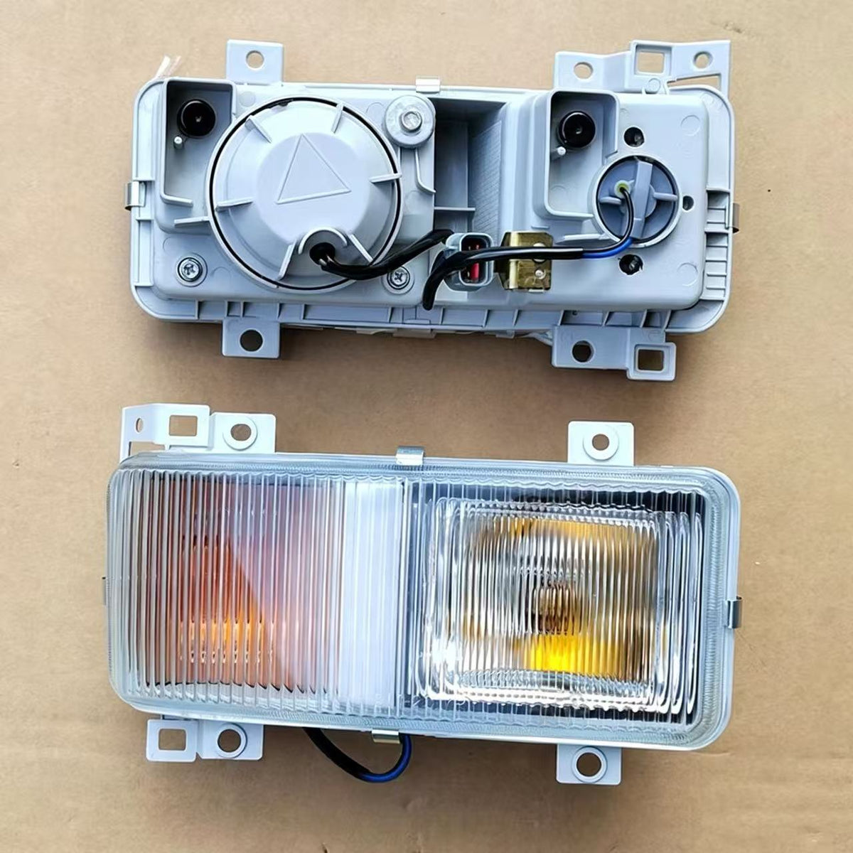 MC932217 Fog Lamp RH for FUSO Super Great F380 FP510 35TONS 21TONS Truck Spare Parts
