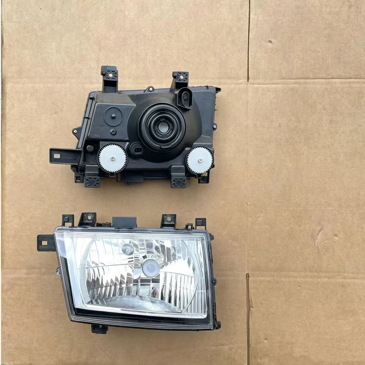 MK580556 Headlamp RH RHD for FUSO CANTER 2010  Truck Spare Parts