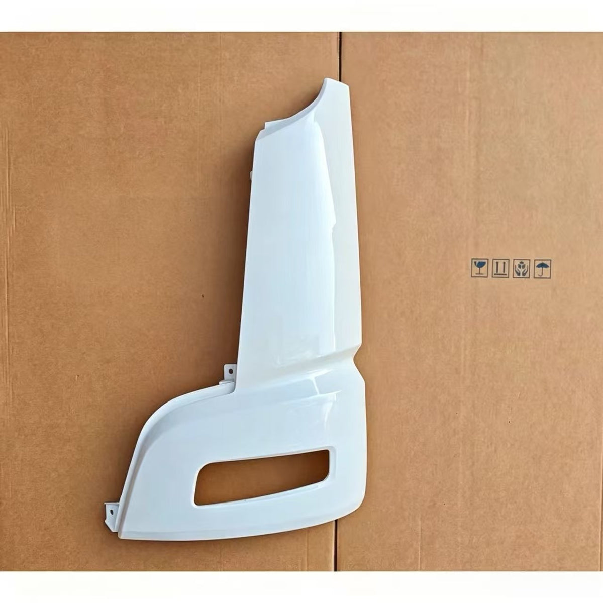 Spray Paint Wrap Corner LH for FUSO Super Great F420 FP517 FP519 Truck Spare Parts