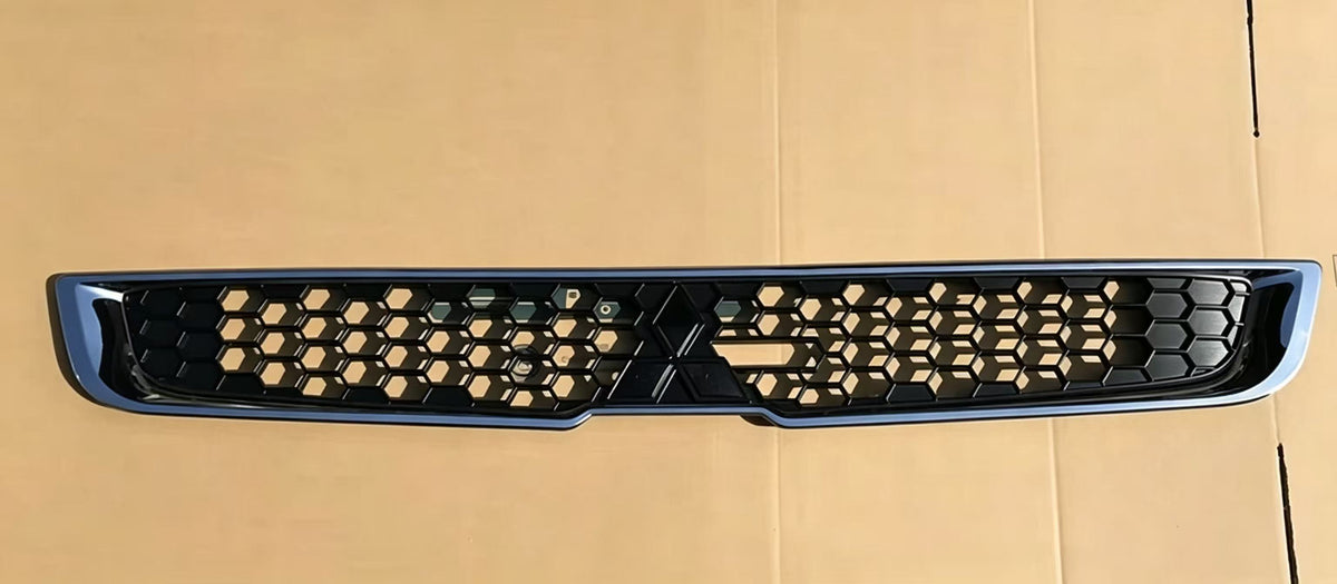 Painted Front Lower Grilles for FUSO Super Great F420 FP517 FP519 Truck Spare Parts