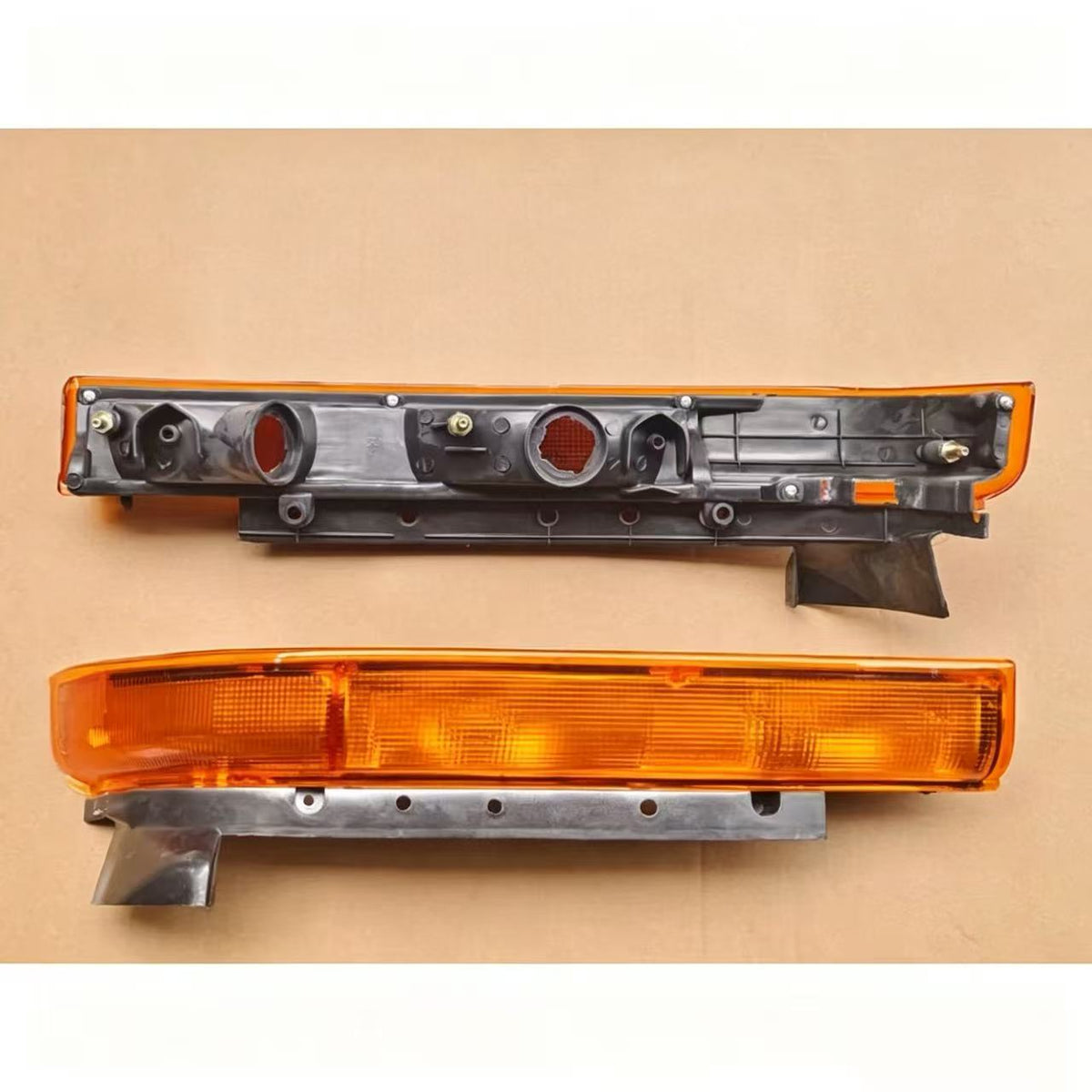 214-1637 Finisher Lamp Cover Yellow  RH for 1994-On FUSO Canter Narrow FE647 FB511 Trucks Plastic Spare Parts