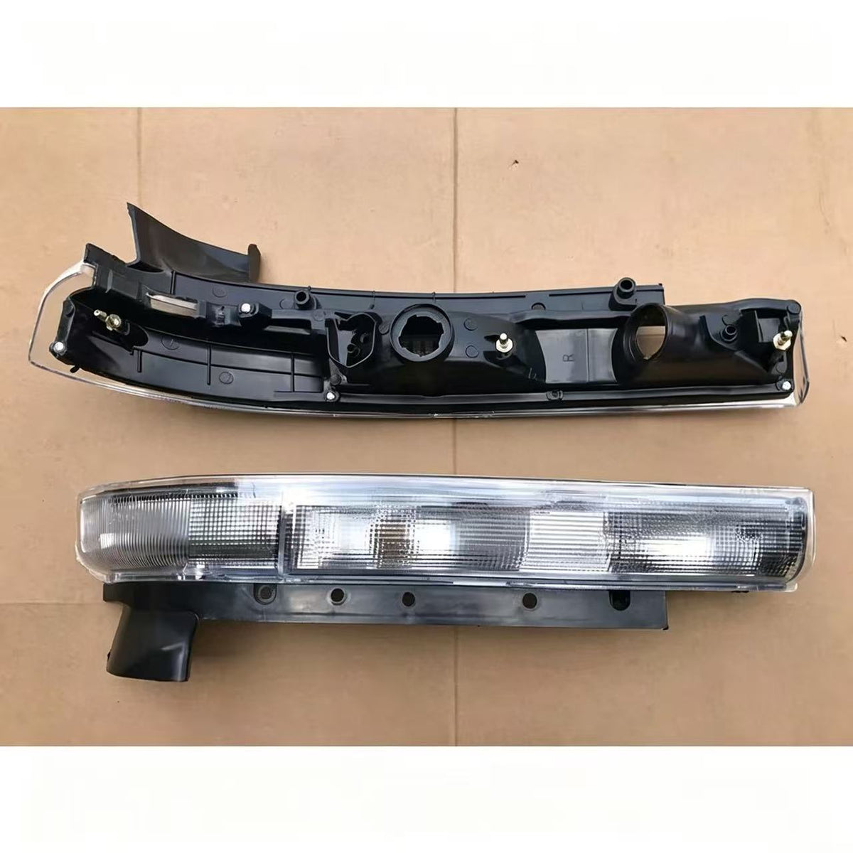 Finisher Lamp White RH for 1994-On FUSO Canter FE647 & FB511 Trucks New Plastic Spare Parts