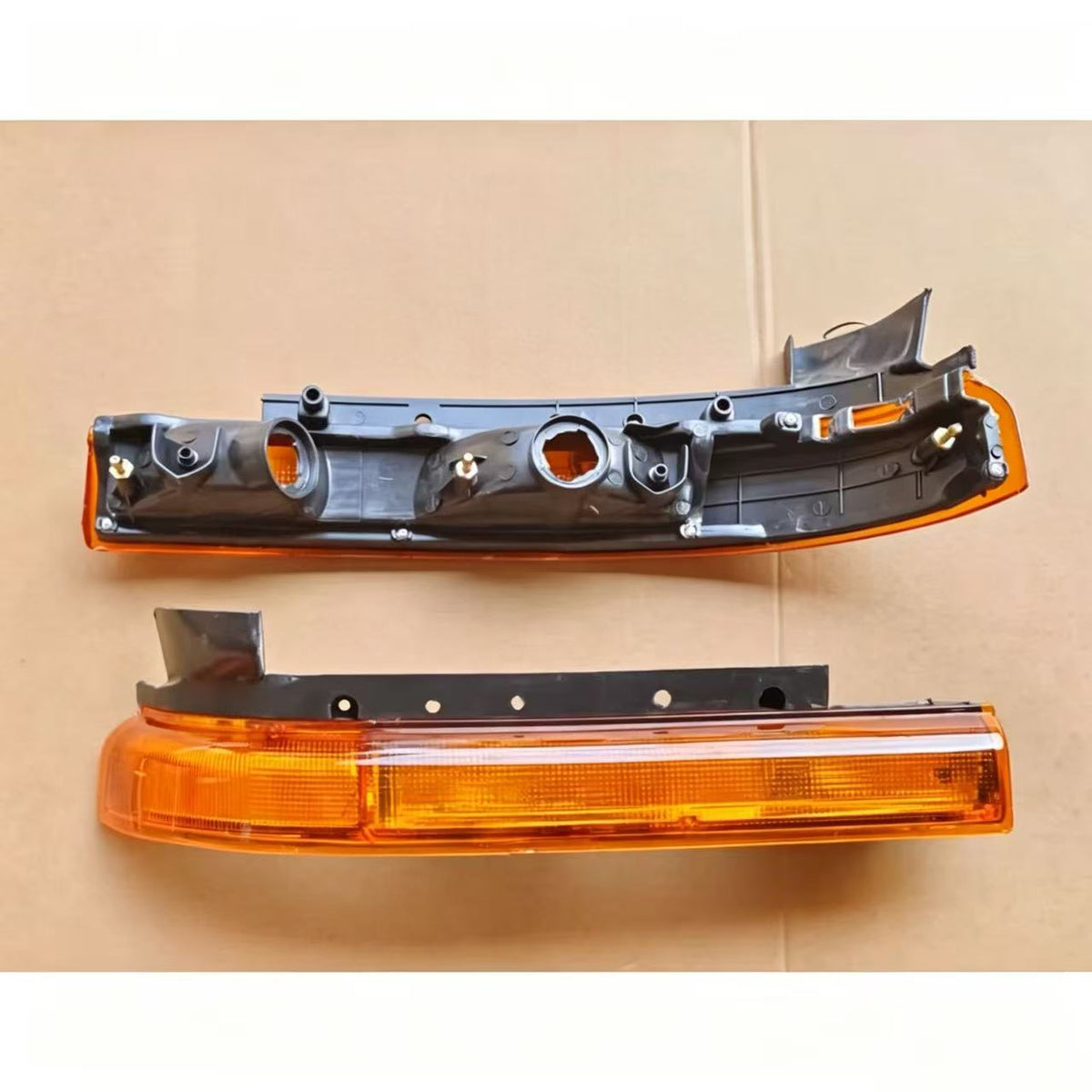 MR109211 MR109212 Finisher Lamp Cover Yellow LH for 1994-On FUSO Canter FE647 & FB511 Trucks New Plastic Spare Parts