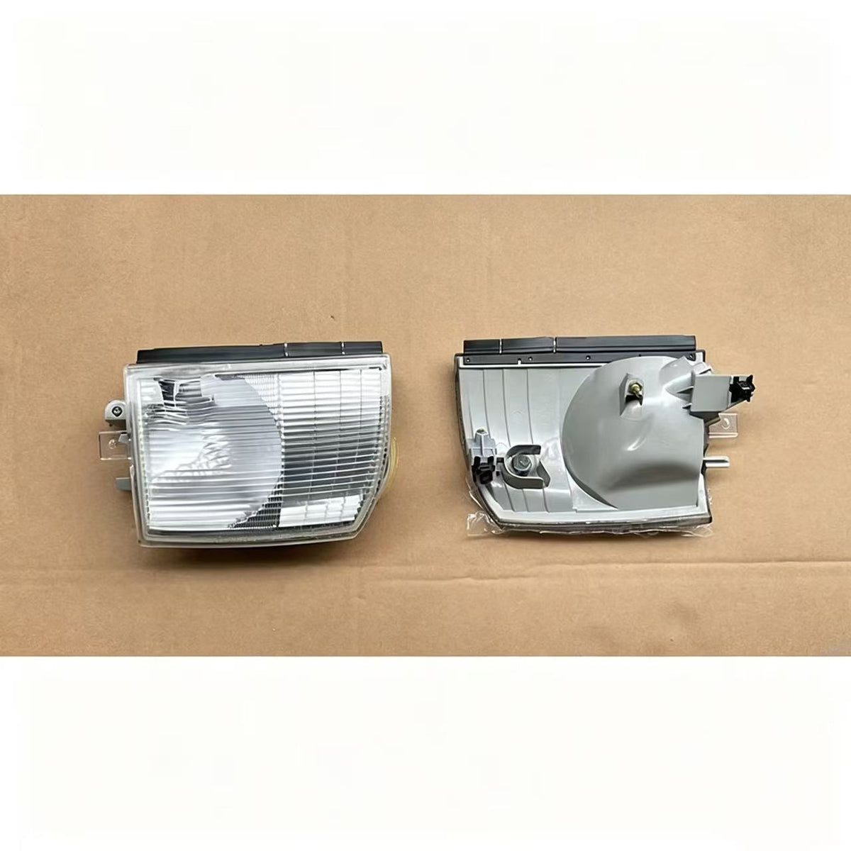 Corner Lamp RH for Fuso Canter 2006 FE84D FE85D — Ref. 214-1566 / MK353664 / MK580854