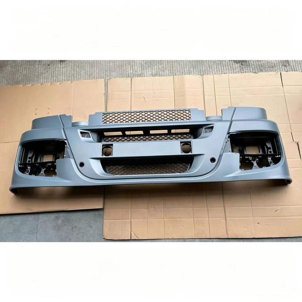 5801603597 504284315 504286929 504286928 504287243 BUMPER for European Iveco Stralis Truck Spare Parts