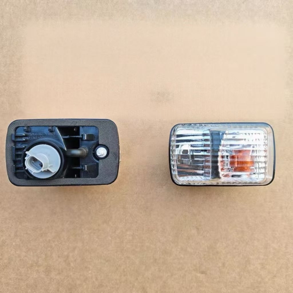ISUZU DECA360 GXZ360 FVZ300 FXZ360 FVZ360 Truck Spare Body Parts Side Door Lamp with Model NPR New Condition Made of Plastic