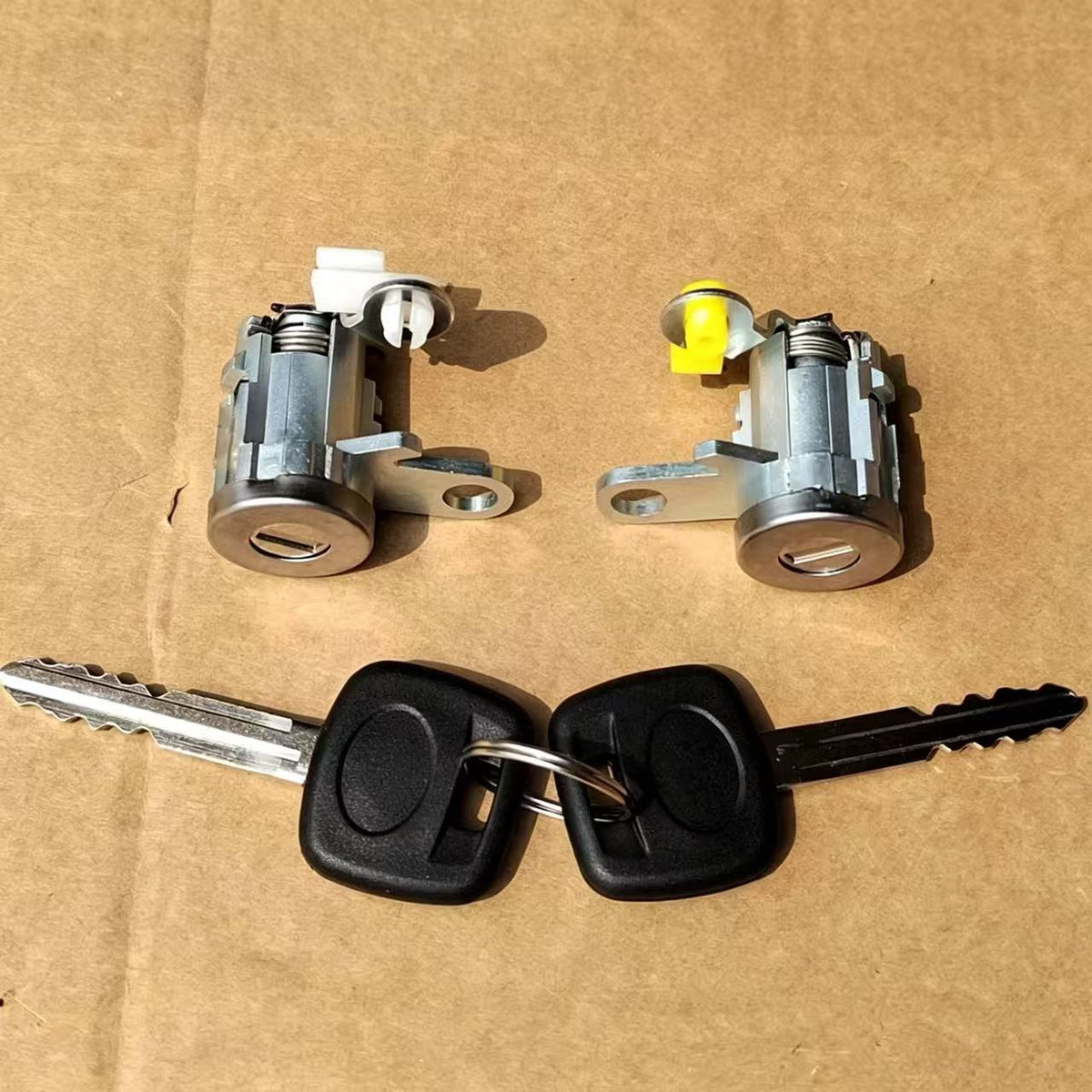 Door Locks for Japanese Trucks Spare Parts — Ref. 6905135070 / 6905235070