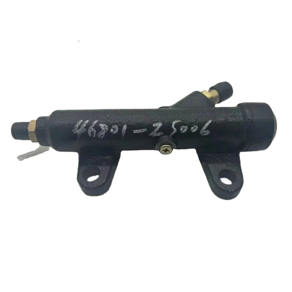 46801-Z5006 46801Z5006 Clutch Master Cylinder for NiSSAN Japanese Truck Spare Parts
