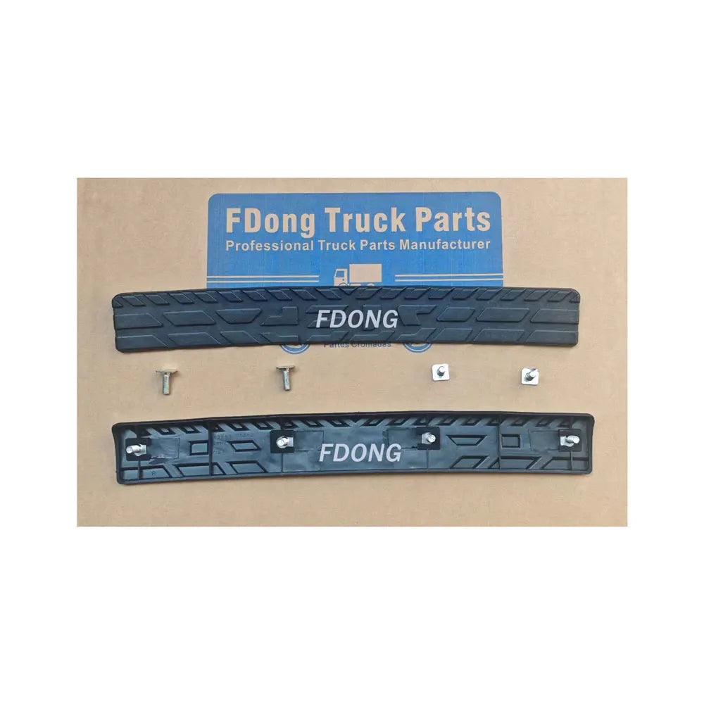 Upper Bumper Step Ganish RH for NISSAN CWA451 for UD CDA451 CMA451 Truck Spare Body Parts