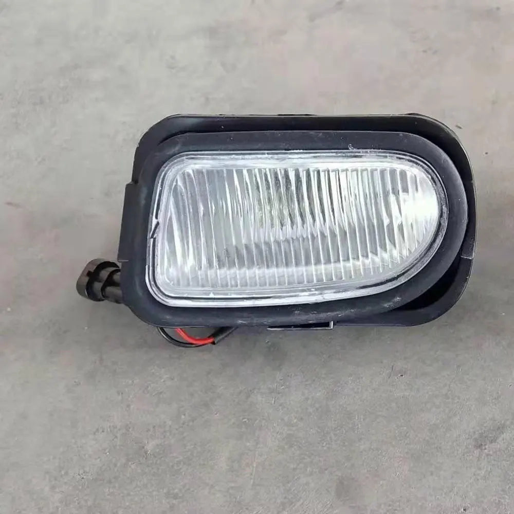 Step Lamp Right for Nissan QUON for UD QUON Truck Spare Body Parts