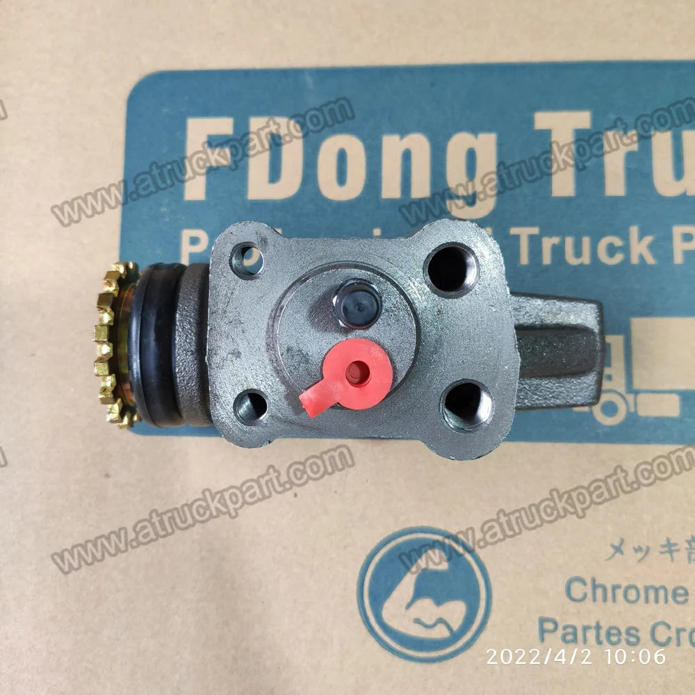 Brake Cylinder Mc889601 for Japanese Truck Spare Parts