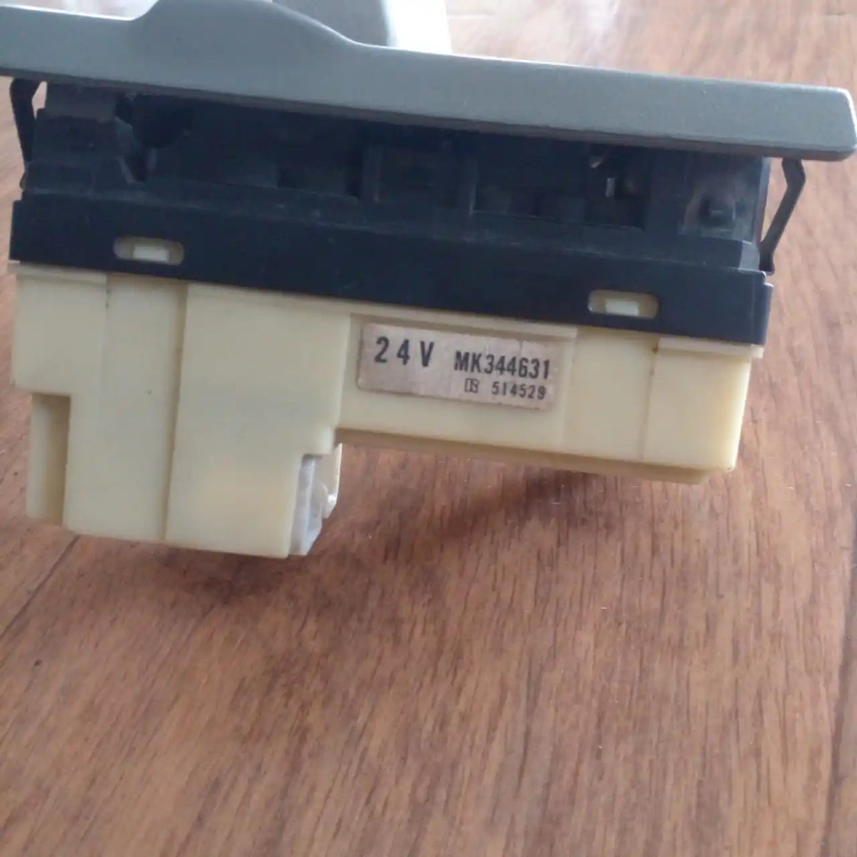 MK344631 Switch RHD 24V for FUSO Canter FE647 FB511 1994-ON Truck Spare Parts