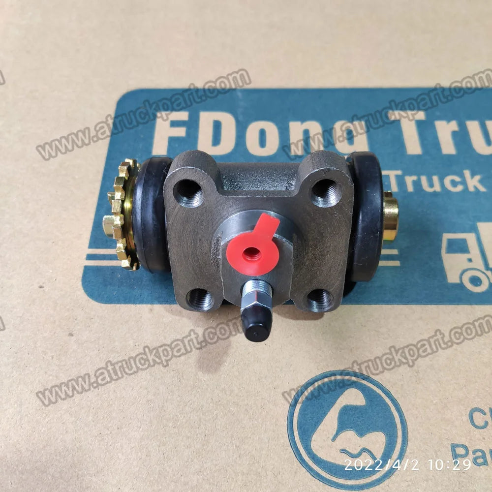 Rear Brake Cylinder Mb060580 for Japanese Truck Spare Parts