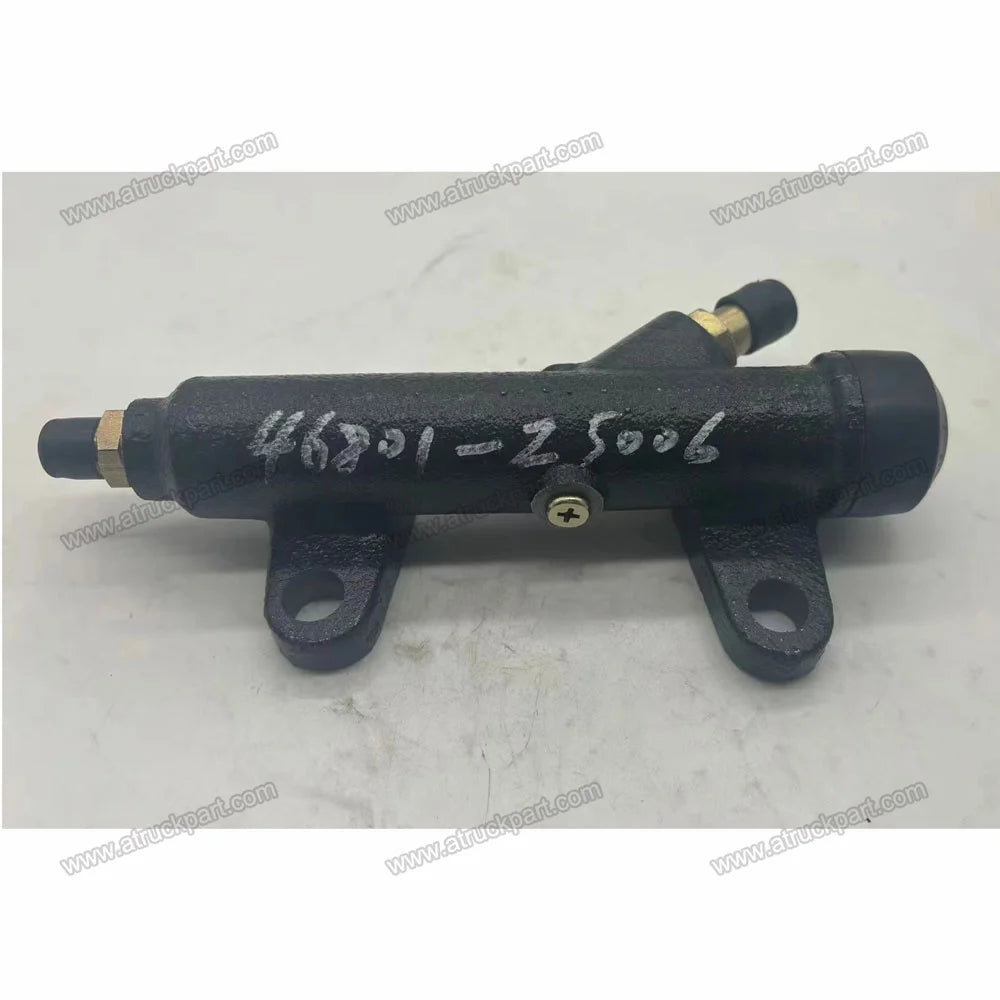 46801-Z5006 46801Z5006 Clutch Master Cylinder for NiSSAN Japanese Truck Spare Parts