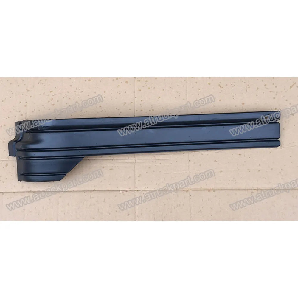 Paint Head Lamp Trim Lower RH for NISSAN for UD CW520 CK520 CK450 CD450 CW530 Truck Spare Body Parts