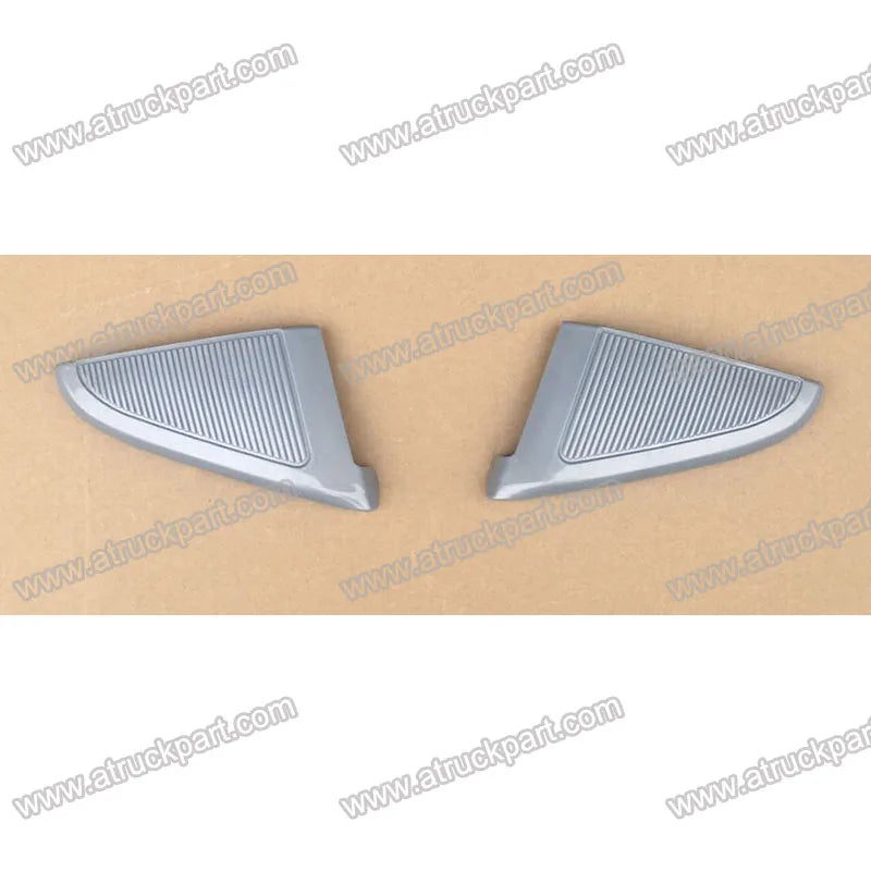 Grlle Reflector LH for NISSAN UD PKB CWM 454 Truck Spare Body Parts